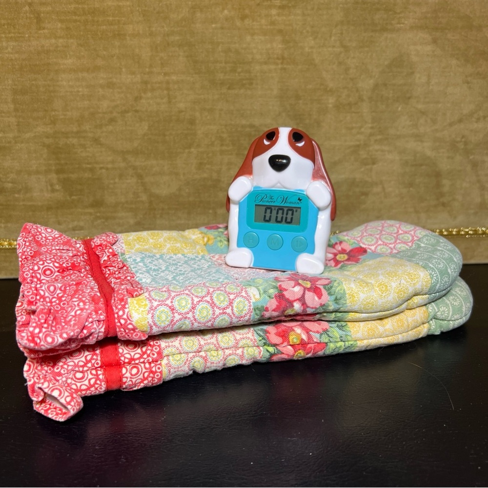 Pioneer Woman Digital Kitchen Timer Charlie Basset Hound Dog Magnet & Oven Mitts